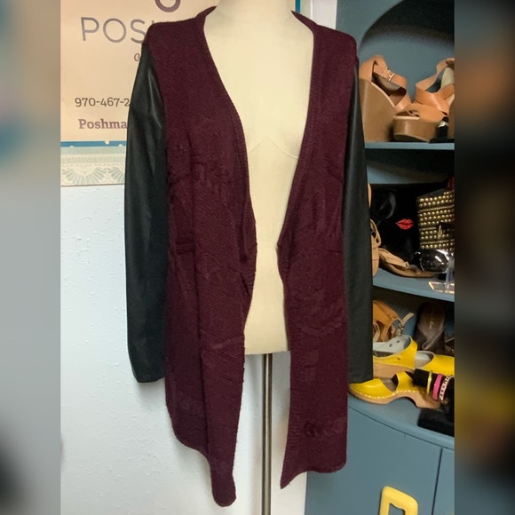 🛑 Maurices Cardigan Pending local pick up 🛑 - Picture 1 of 5